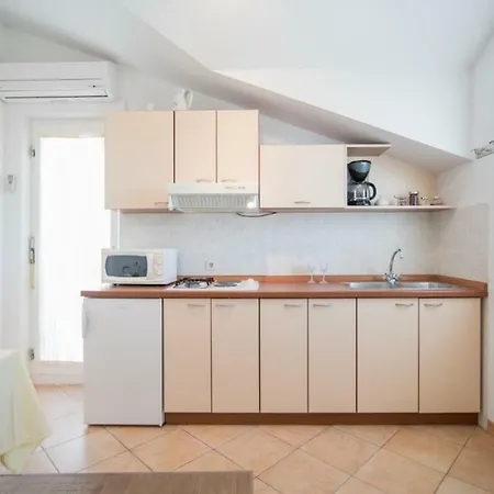 Apartments Petranic Supetar Exterior photo