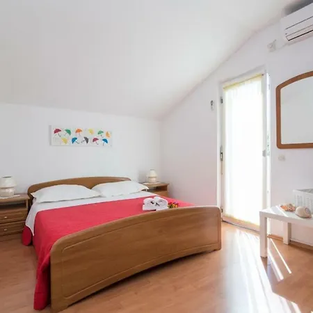 Apartments Petranic Supetar Exterior photo